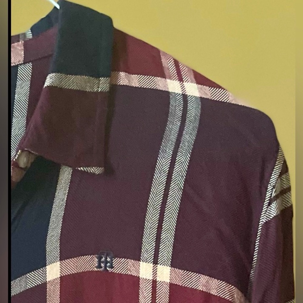 “TOMMY HILFIGER” 
Button Down Shirt. Size L - Picture 5 of 5